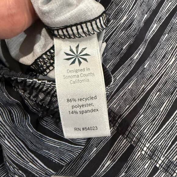 Athleta Ariel Stellar Shorts Women's Medium Gray/Black Running Workout Pockets - Picture 7 of 7